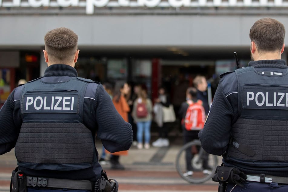 Die Polizei berichtete von einem Messerangriff in einer Dortmunder Stadtbahn.