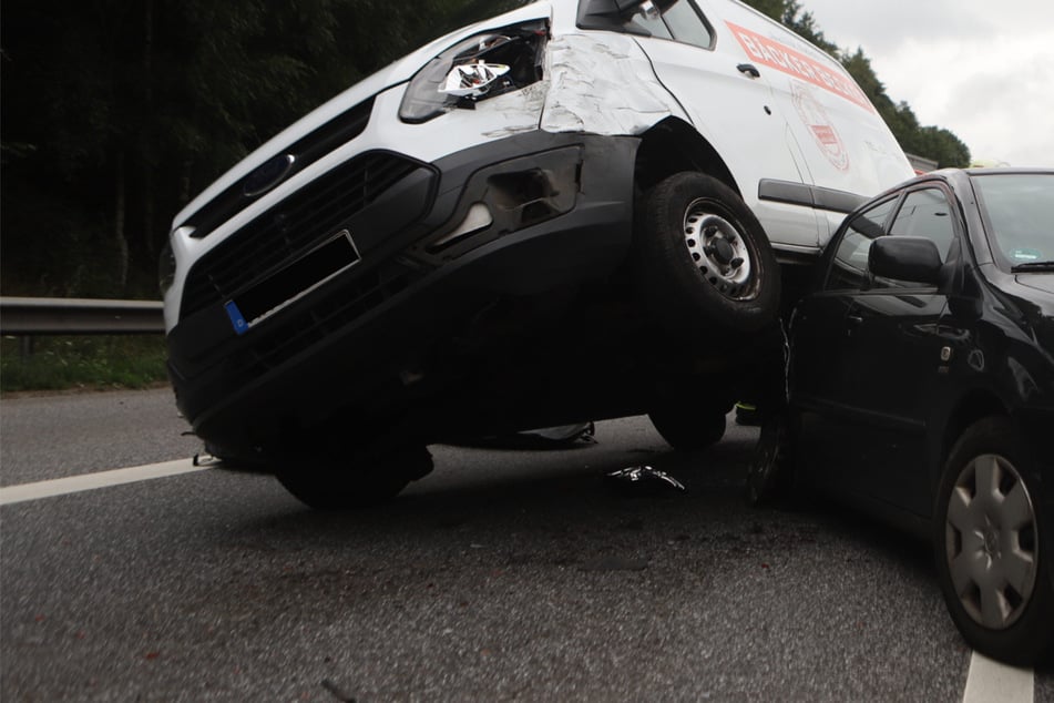 Unfall A7: Transporter fährt auf Toyota: schwerer Unfall auf der A7!