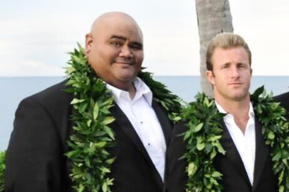 Schauspieler Taylor Wily (l.) ist anscheinend verstorben. Das Foto zeigt ihn mit seinem Hawaii Five-0-Kollegen Scott Caan (47).