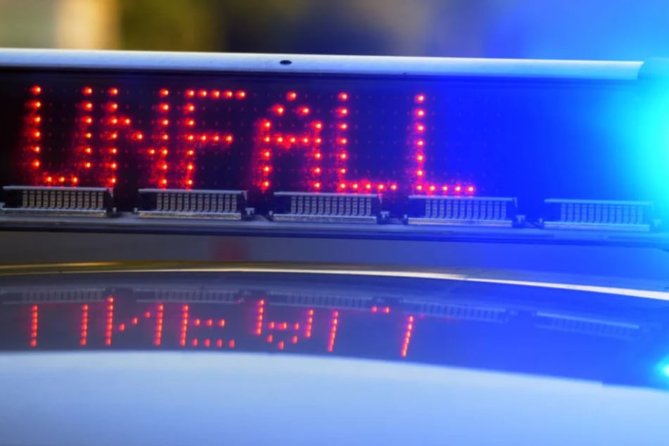 Bei dem Unfall wurde der Fahrer leicht und sein Beifahrer schwer verletzt. (Symbolfoto)
