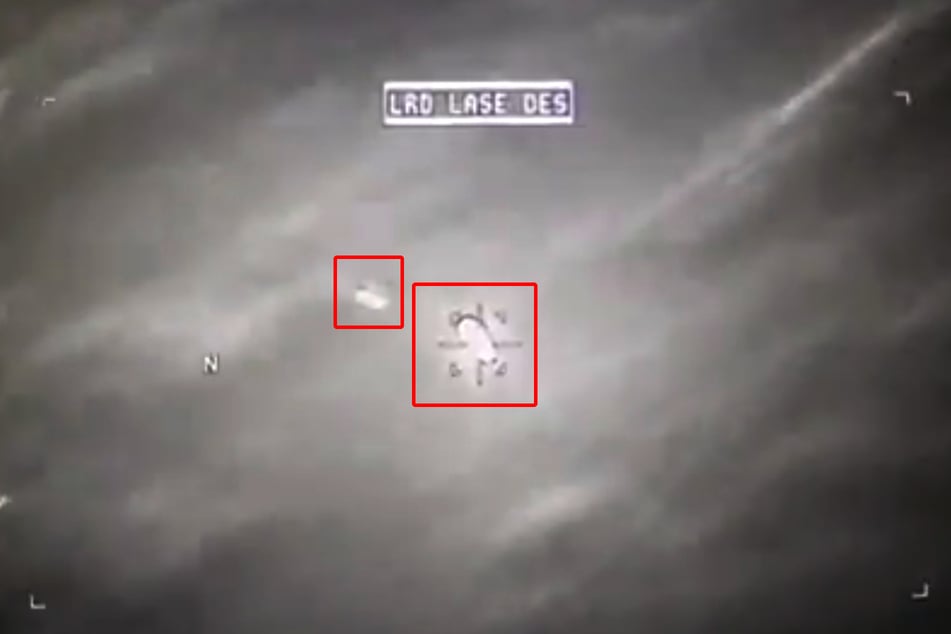 Dieses Bild soll von einer US-Drohne aufgenommen worden sein. Das kleinere Objekt ist eine Hellfire-Rakete, die ein bislang nicht identifiziertes Objekt trifft.