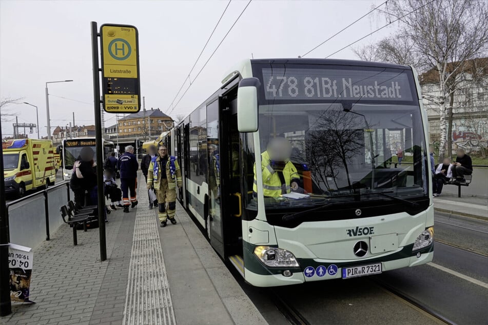 Aus noch bislang unbekannter Ursache musste der Bus notbremsen.