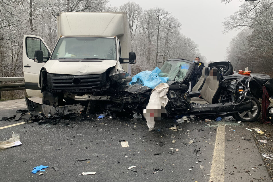 Ein heftiger Unfall ereignete sich am Montag auf der Bundesstraße 8 bei Würzburg.