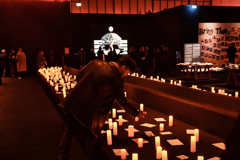 "Nova Music Festival Exhibition" erinnert als multimediale Ausstellung an die Opfer des Hamas-Massakers vor zwei Jahren.