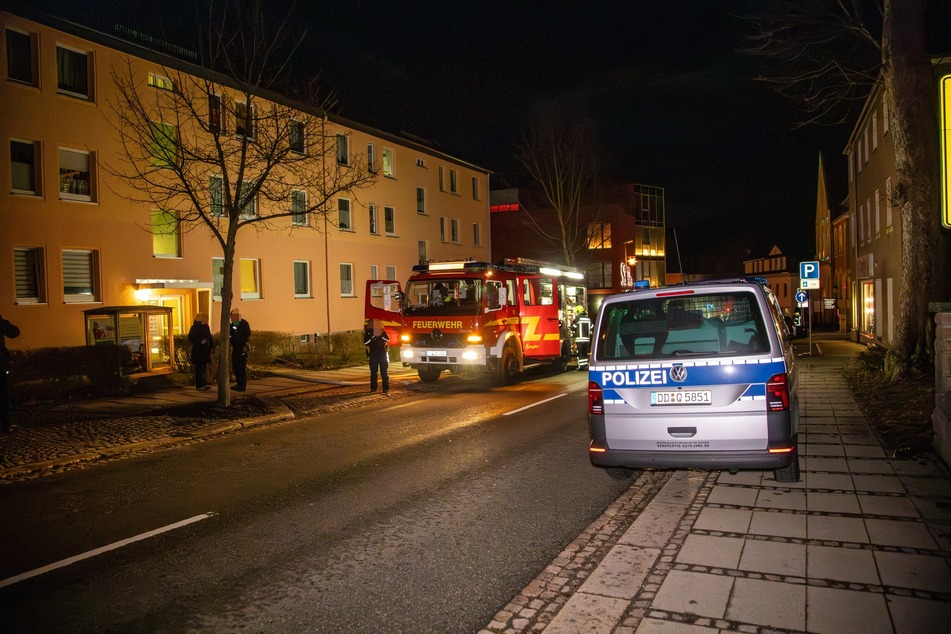 Die Schneeberger Straße musste während des Feuerwehreinsatzes gesperrt werden.