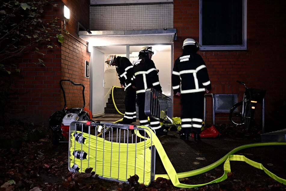 Am Samstagabend ist in Hamburg in einer Wohnung ein Feuer ausgebrochen.