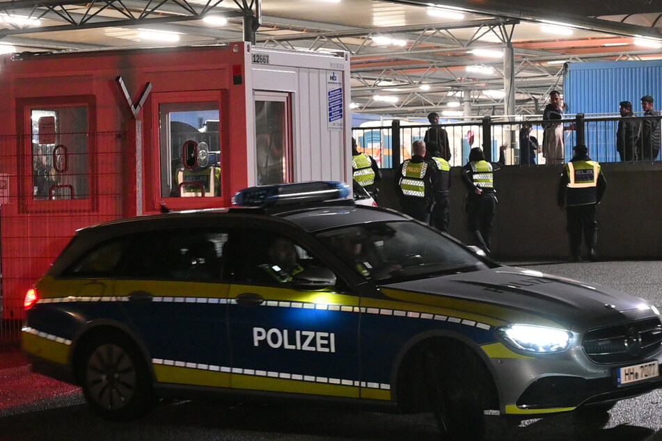 Gleich mehrmals musste die Polizei am Dienstagabend zur Flüchtlingsunterkunft in der Schlachthofstraße ausrücken. Im Vorfeld ist es jeweils zu leichten Körperverletzungen gekommen.