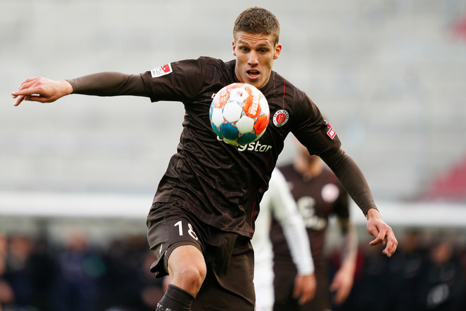St.-Pauli-Innenverteidiger Jakov Medic (23) soll sich mit dem VfB Stuttgart angeblich über einen Wechsel einig sein.