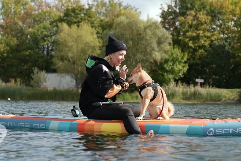 Gemeinsam mit MDR Jump-Moderatorin Sissy Metzschke (39) wird in der Sendung eine Runde SUP gefahren.