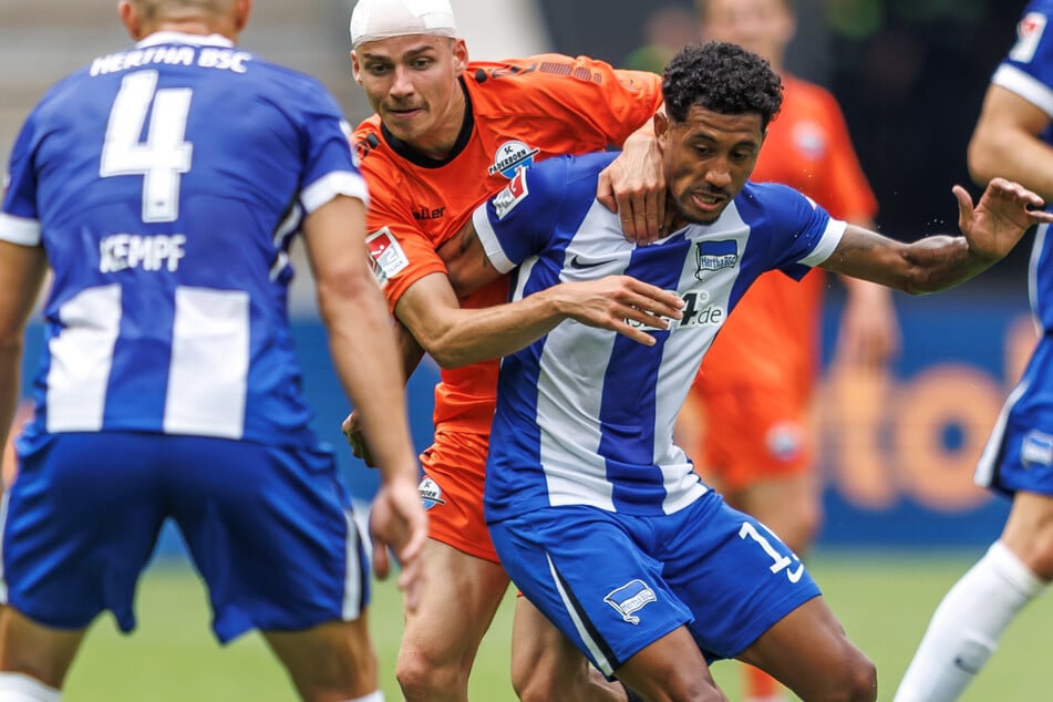 Jeremy Dudziak (29, r.) kann noch auf einen Verbleib bei Hertha hoffen.