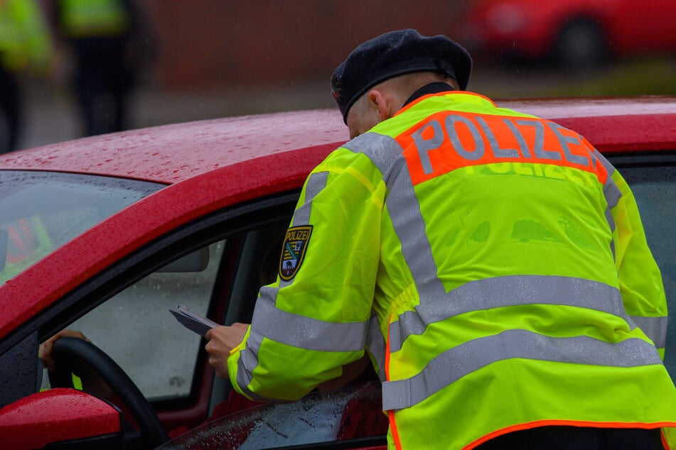 Leipzig: Nicht nur einmal falsch abgebogen: Drogendealer nach Verkehrsverstoß in Haft