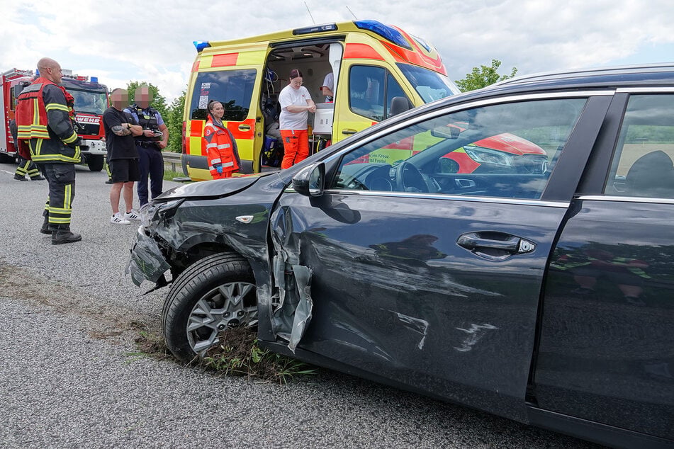 Der 76-jährige Kia-Fahrer wurde bei dem Unfall schwer verletzt.
