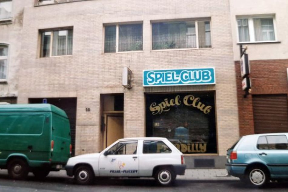 Foto von 1992: In einer Wohnung oberhalb dieses Spiel-Clubs in der Brabanter Straße 50 im Belgischen Viertel wurde die Sexarbeiterin getötet.