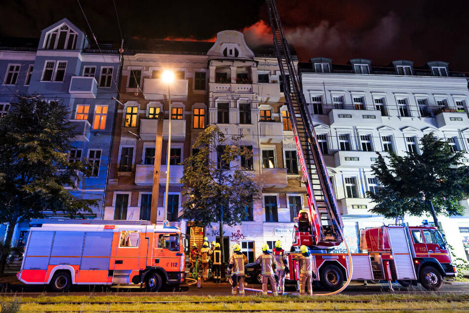Bei dem Einsatz sind insgesamt 150 Kräfte der Feuerwehr und Rettung im Einsatz gewesen.