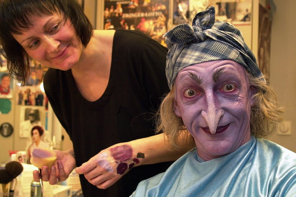 Rainer König wäre ohne die Kunst von Christine Palme als Hexe Baba aufgeschmissen.
