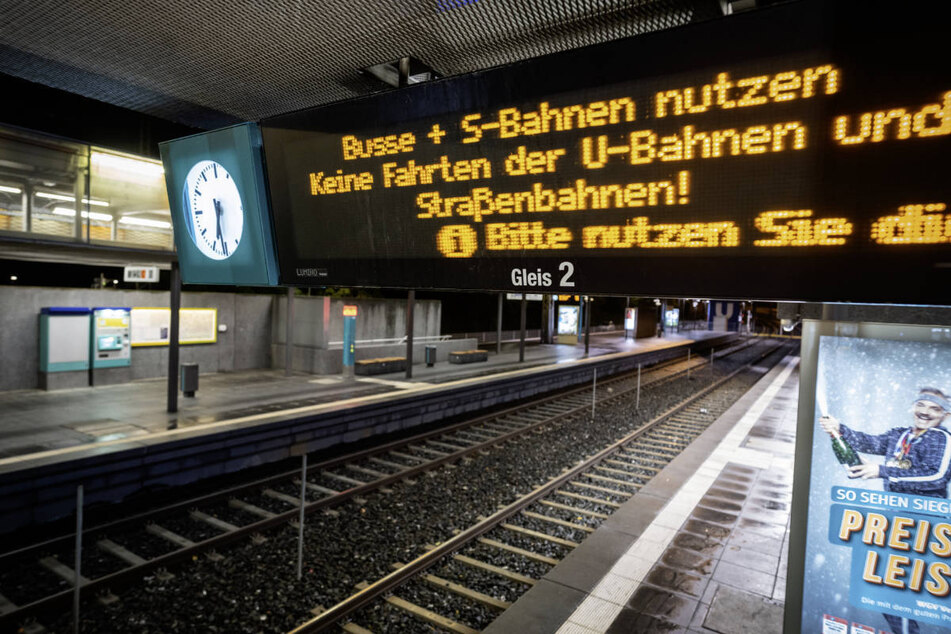 Die Straßenbahn- und U-Bahn-Linien sollen in Frankfurt ganztägig vom Streik betroffen sein. (Symbolbild)