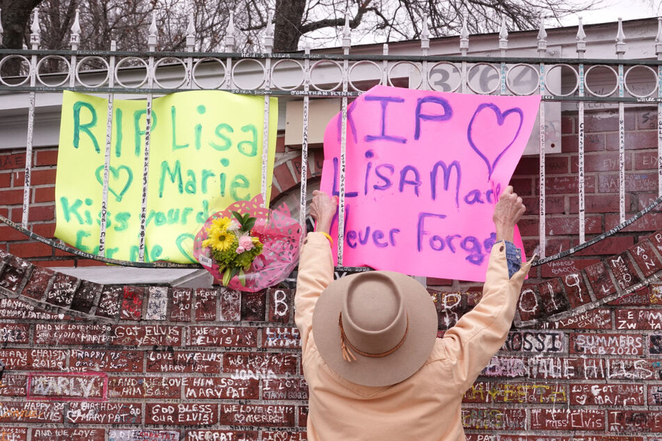 Fans have already begun mourning Lisa Marie Presley outside Graceland in Memphis, where she will be laid to rest.