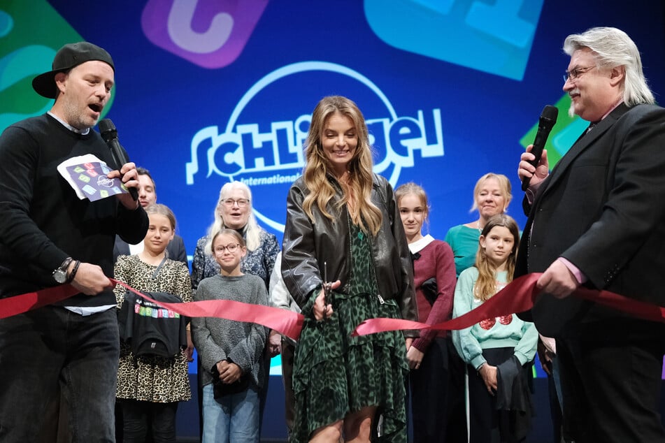 Ben (45, l.) Moderator beim Kinderkanal Kika, Schauspielerin Yvonne Catterfeld (46) und Michael Harbauer, Direktor des Filmfestivals "Schlingel" eröffneten das 31. Internationale Filmfest für Kinder und junges Publikum.