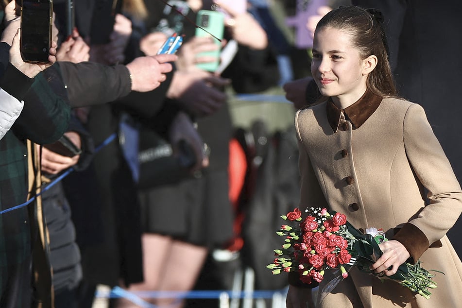 So niedlich! Prinzessin Charlotte stiehlt beim Weihnachtsspaziergang allen die Show