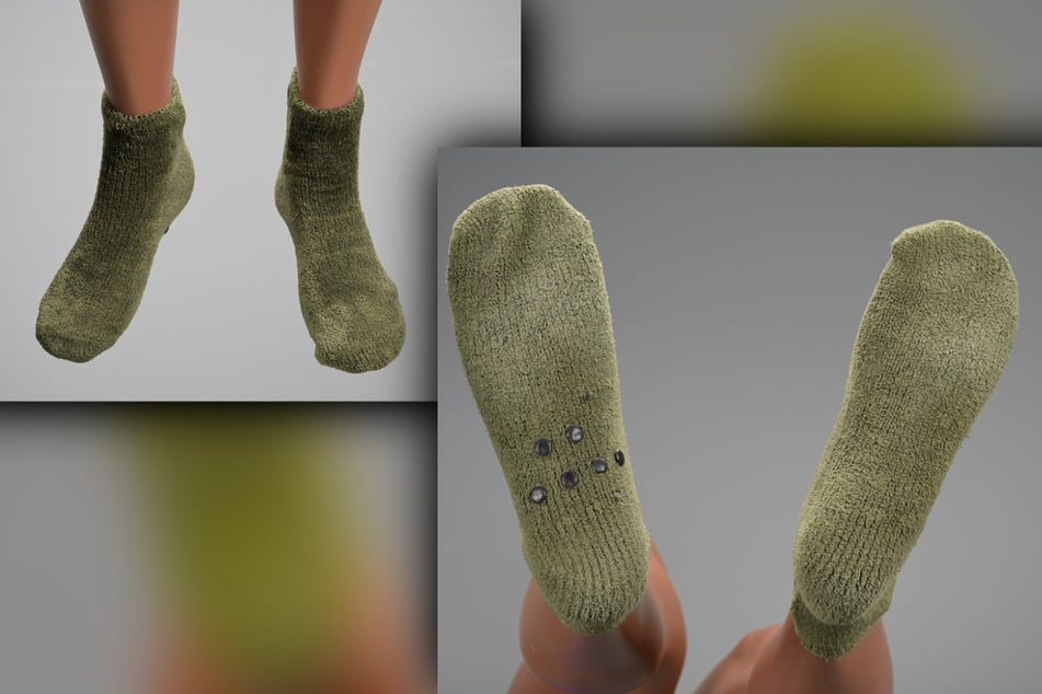 Außerdem war die Frau mit diesen grünen Socken bekleidet.