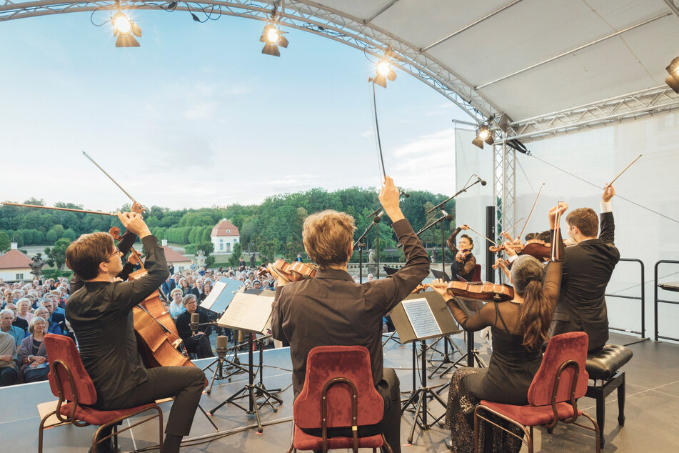 Eine Momentaufnahme vom Abschlusskonzert des Moritzburg Festivals auf der Nordterrasse des Schlosses vergangenes Jahr.