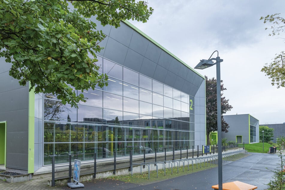 Schüler und Studenten sporteln schon heute gemeinsam in den Turnhallen der TU Dresden an der Nöthnitzer Straße.