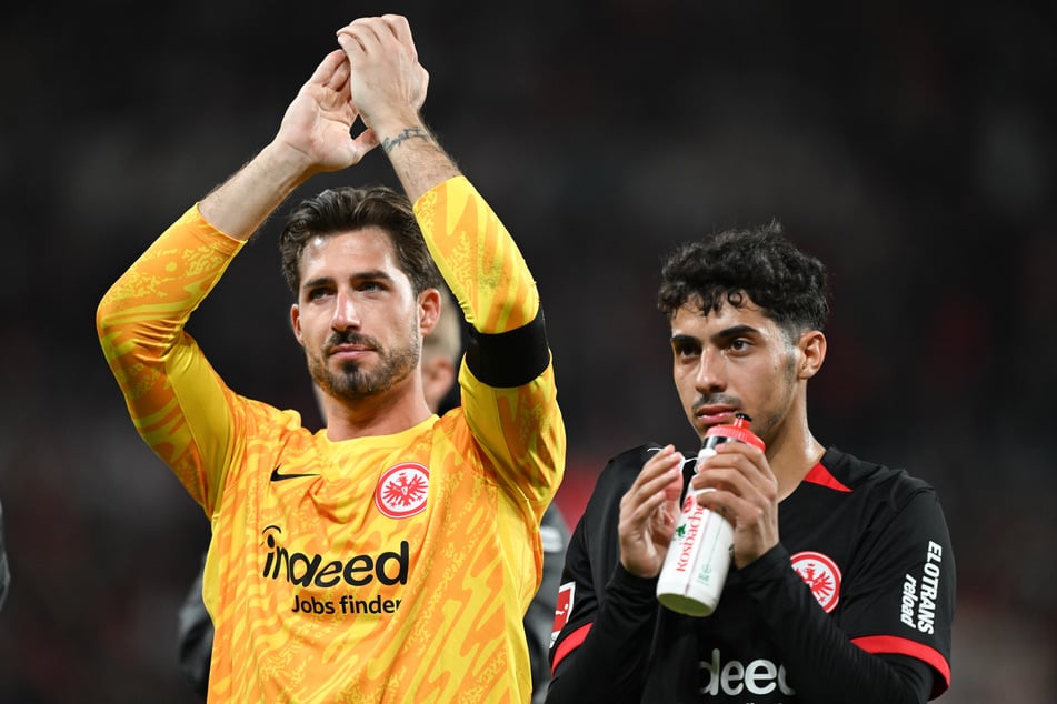 Kevin Trapp (35 , l.) verlässt die Eintracht als Rekordtorhüter des Vereins in der Bundesliga.