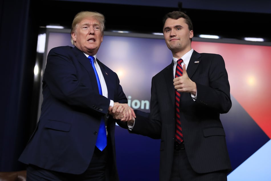 Charlie Kirk (31, r.) galt als Unterstützer von US-Präsident Donald Trump (79).
