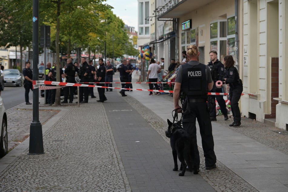 Die Polizei stellte bei dem 27-Jährigen ein Messer sicher.
