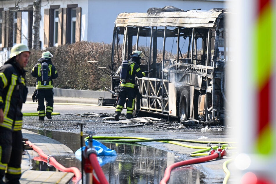 Kräfte der Feuerwehr waren bis zum Mittag im Einsatz.