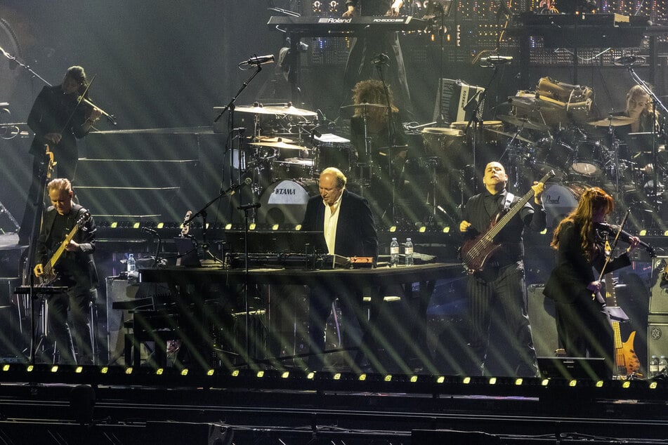Mit mehreren Musikern zeigte Hans Zimmer (m.) seine bekanntesten Kompositionen.