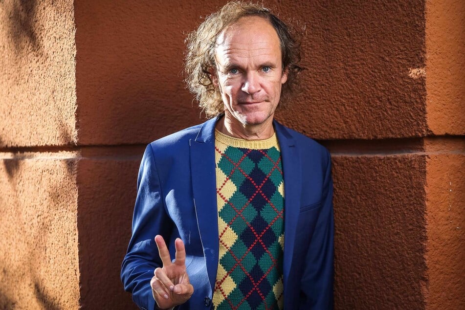 Ein Bild von einem Mann: Olaf Schubert (58) darf bei den Gratulanten natürlich nicht fehlen.