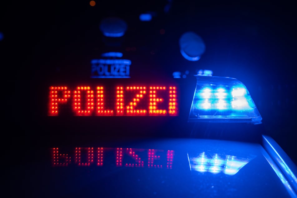 Die Polizei musste in Freital einen Autofahrer verfolgen, der vor einer Kontrolle davongerast war. (Symbolbild)