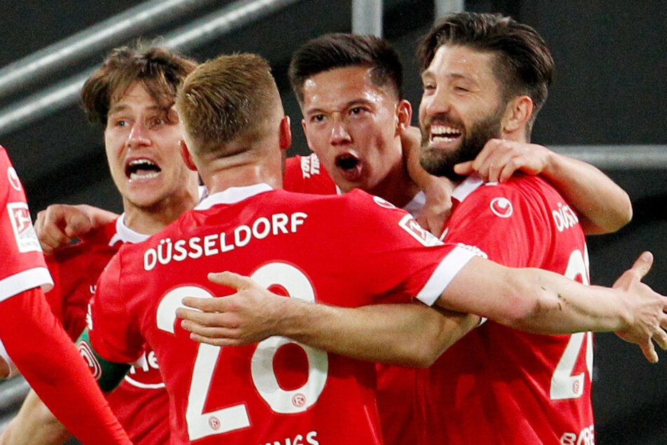 Brandon Borrello (25, r.) kommt vom SC Freiburg. Der australische Nationalspieler war zuletzt an Fortuna Düsseldorf ausgeliehen worden.