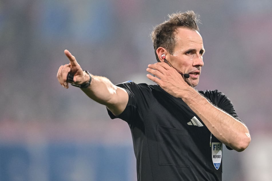 Sascha Stegemann wird die Partie des HSV gegen Gladbach leiten.