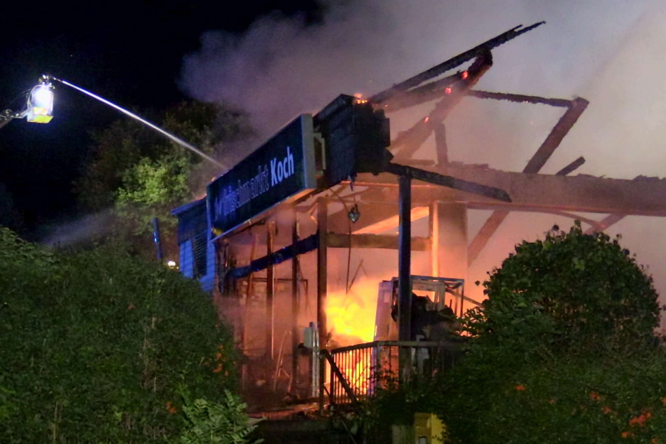 Im "Homberger Frischmarkt" in Ratingen ist in der Nacht zu Samstag ein Feuer ausgebrochen.