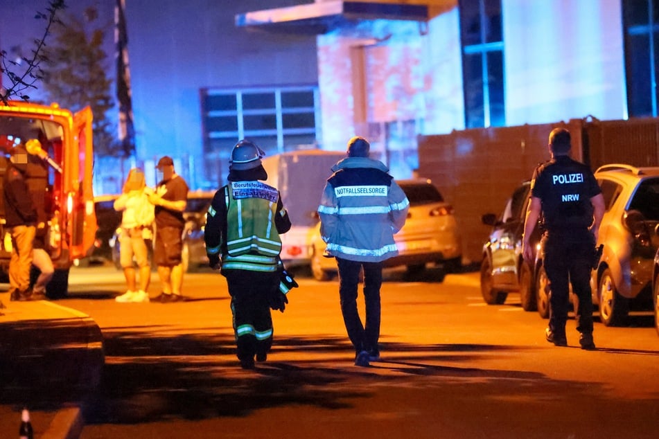 Neben Kräften von Feuerwehr und Polizei waren nach dem schweren Unfall in Remscheid auch Notfallseelsorger im Einsatz.