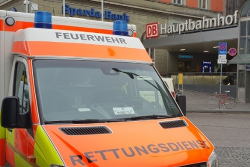 Die Einsatzkräfte musste sich um eine Frau kümmern, die sich die Fingerkuppe abtrennte. (Symbolbild)