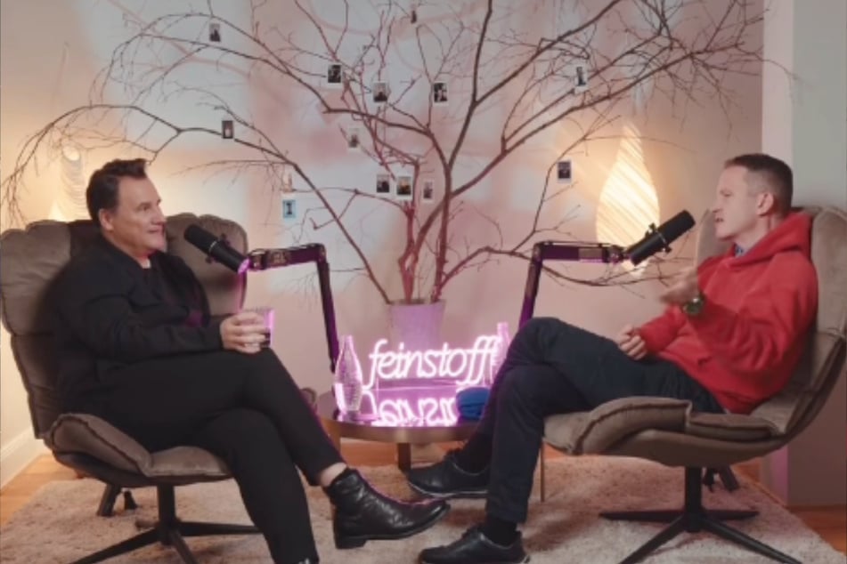 Guido Maria Kretschmer (60) spricht mit dem deutschen Maler Norbert Bisky (55) über das Künstlerdasein in seinem Podcast "feinstoff".