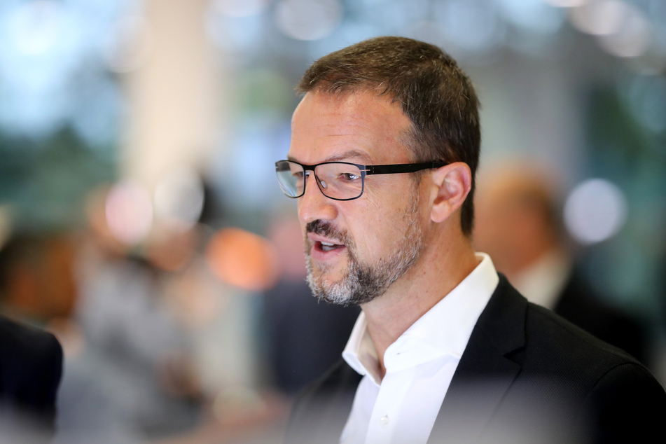 Eintracht-Frankfurt-Sportvorstand Fredi Bobic (48).