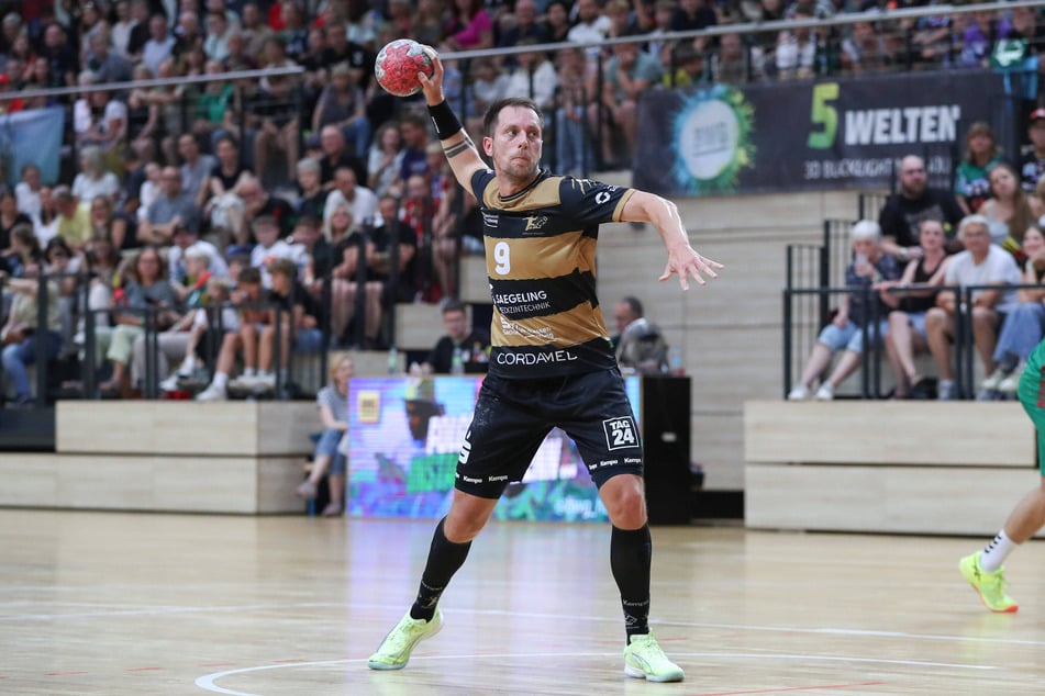 Sieht sich und sein Team für den Ligaauftakt in eineinhalb Wochen gewappnet: Linksaußen Julius Dierberg.