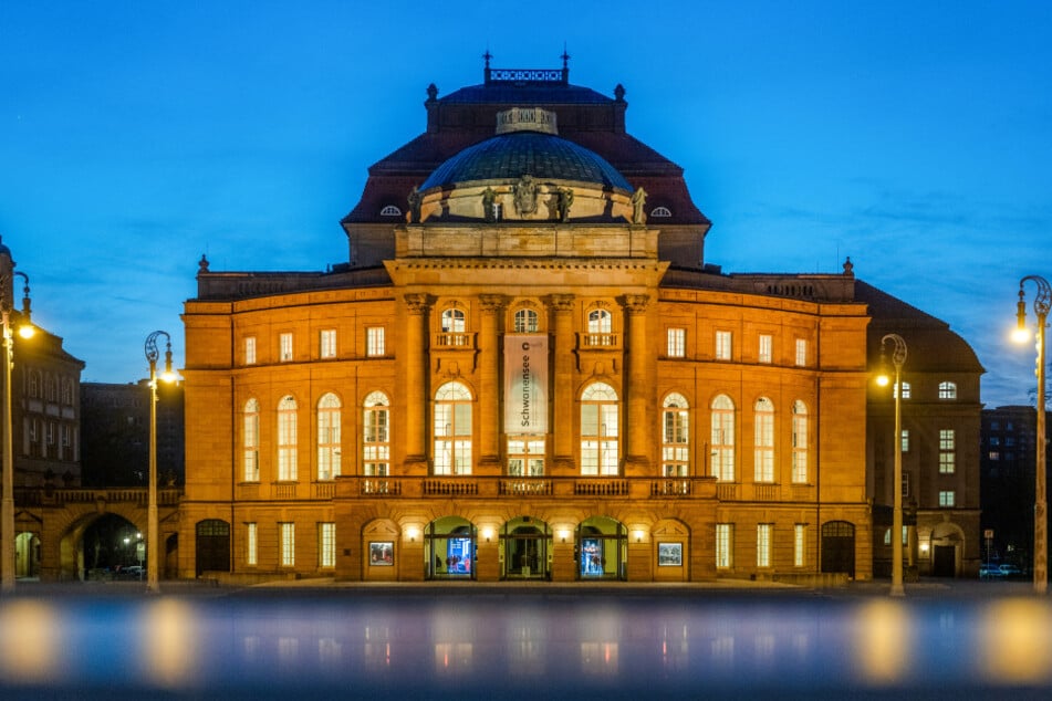 Kann das Opernhaus als Heimstatt für Theater und Oper werden?