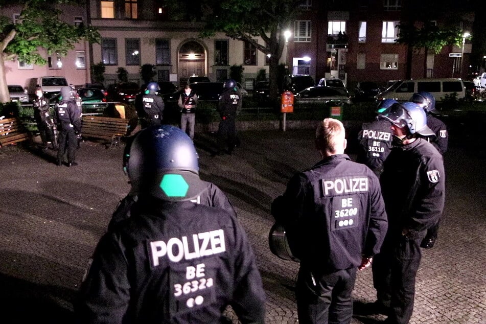 Die Kontrolle einer großen Gruppe am Mariannenplatz in Kreuzberg war plötzlich eskaliert.