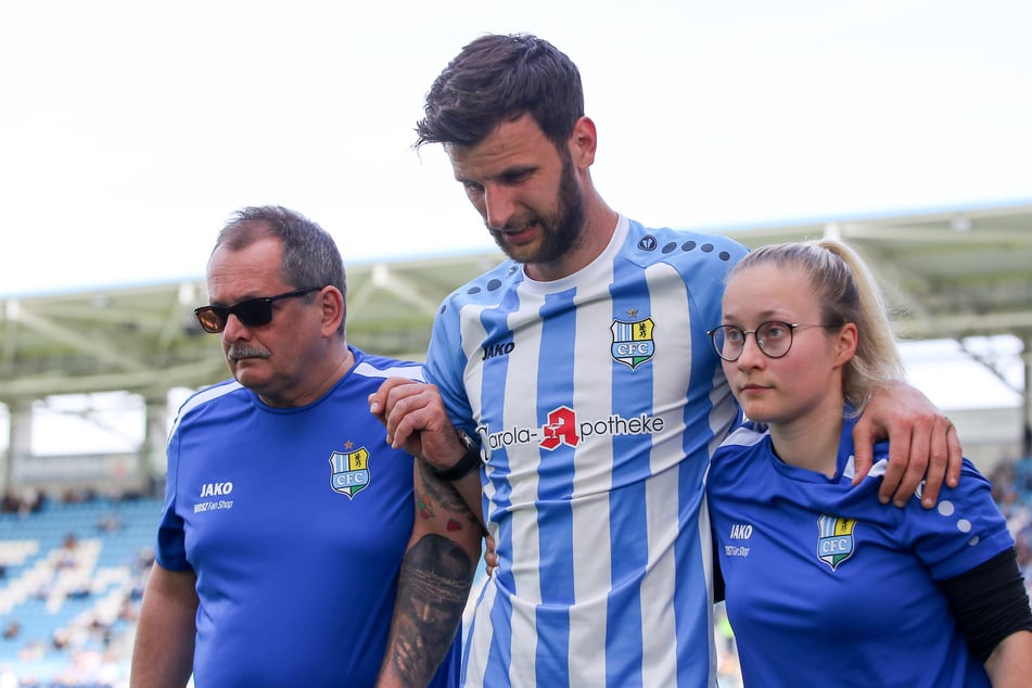 CFC-Spieler Dejan Bozic (31, M.) geht verletzt vom Platz: Wann er wiederkommt, ist unklar.