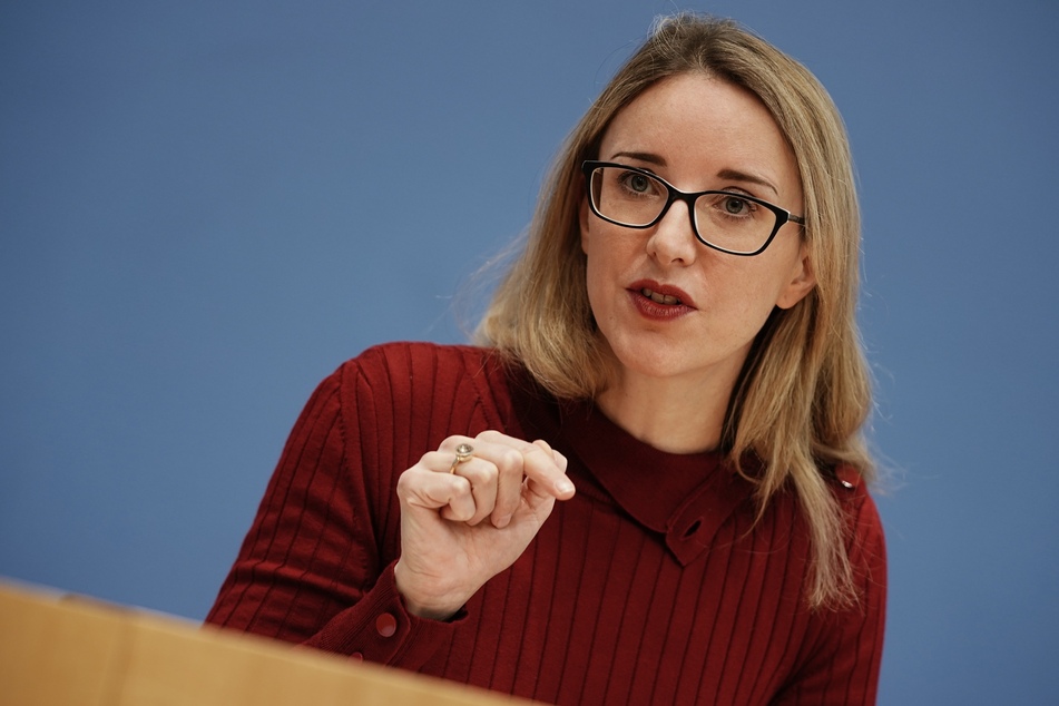 Alena Buyx (43), Vorsitzende Deutscher Ethikrat, kritisiert die vorzeitig geplante Impfung von Pädagogen.