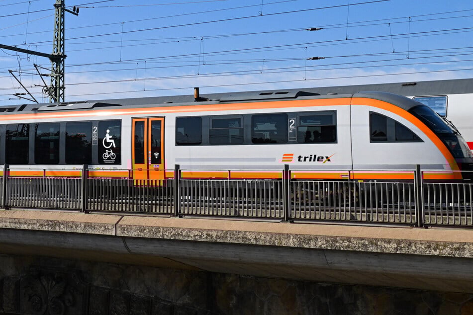 Dresden: Blutige Eskalation in Dresdner Regionalzug: Einsatzkräfte stellen Angreifer