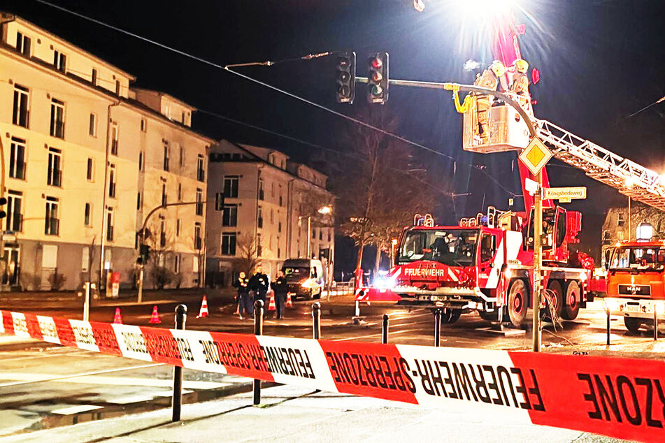Berlin: Wasserrohrbruch in Treptow-Köpenick: Feuerwehr kappt Ampel