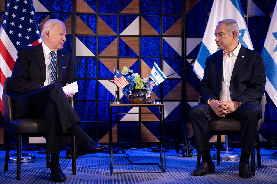 US President Joe Biden (l.) meets with Israel's Prime Minister Benjamin Netanyahu (r.) in Tel Aviv on October 18, 2023.