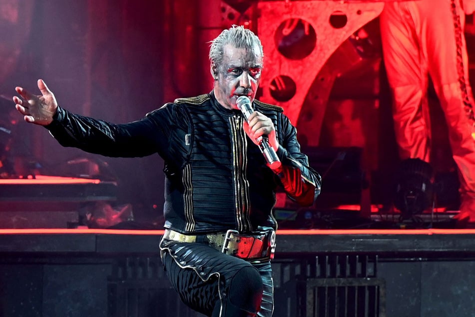 Till Lindemann (59) versetzte die Düsseldorfer Rammstein-Fans mit Klassikern wie "Du hast" oder "Sonne" in Ekstase.