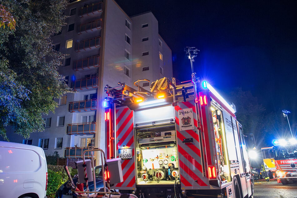 In einem Mehrparteienhaus in Frankfurt-Rödelheim kam es am Sonntagabend zu einem tödlichen Brand.